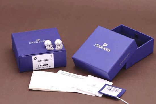 Swarovski Classic Pearl Swan Stud Earrings Elegant Temperament