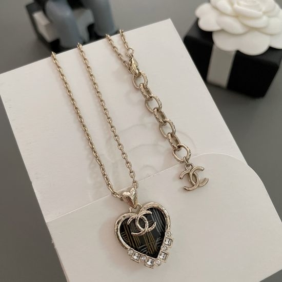Chanel Vintage Heart Pendant Necklace Premium Craft