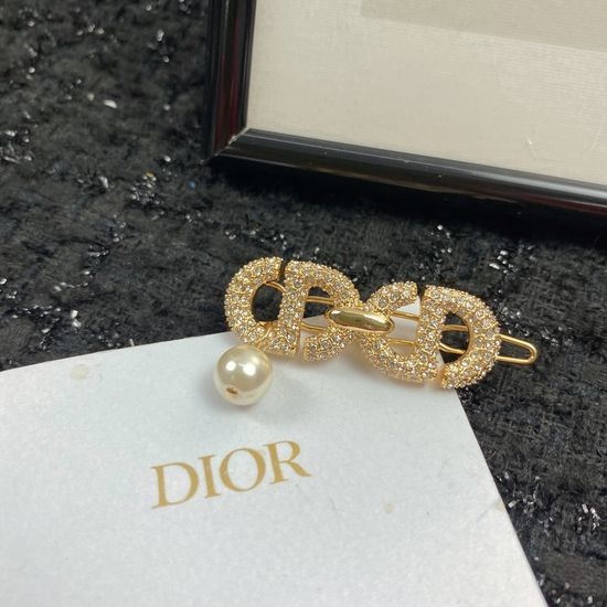 Chanel Delicate Workmanship Fashion Hair Clips