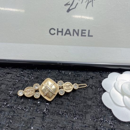 Chanel Delicate Workmanship Fashion Hair Clips