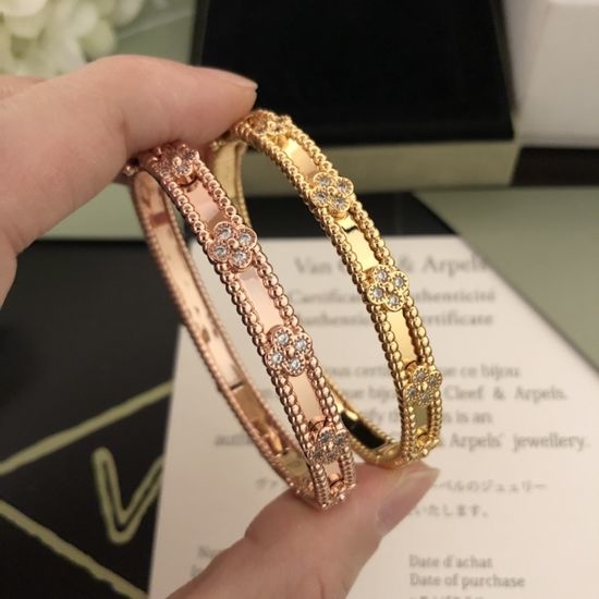 Van Cleef & Arpels VCA Exquisite Heart Kaleidoscope Bangle