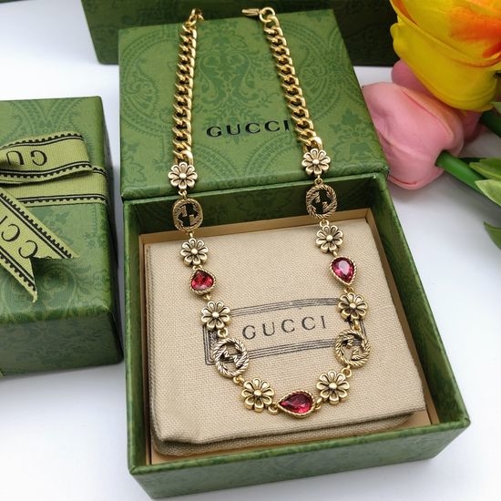Gucci Interlocking G Flower Pendant Necklace