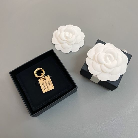 Chanel Vintage Round Tag Brooch Classic Jewelry