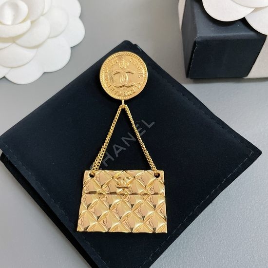 Chanel Vintage Round Gold Brooch Classic Jewelry