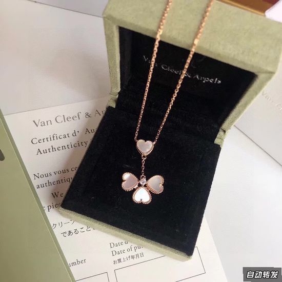 Van Cleef & Arpels VCA Vca Sweet Heart Pendant Necklace in Rose Gold