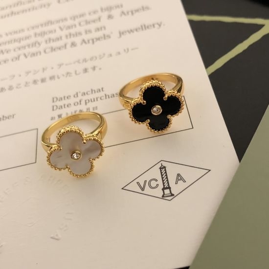 Van Cleef & Arpels VCA Classic Four-Leaf Clover Ring in 18K Gold