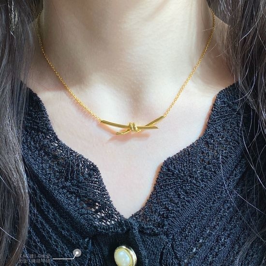 Tiffany & Co. Elegant Symbolic Knot Design Necklace