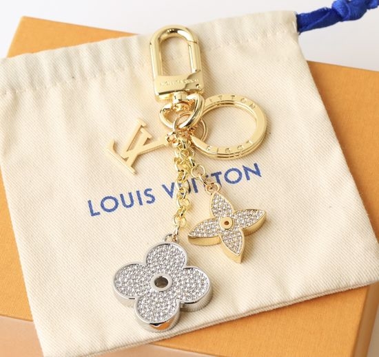 Louis Vuitton LV Four-petal Flower Design Keychain
