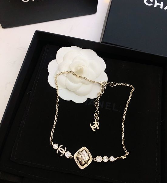 Chanel Elegant Temperament Clavicle Chain Necklace