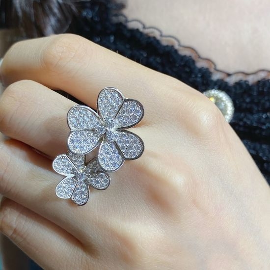 Van Cleef & Arpels VCA Full Diamond Clover Ring Elegant Design