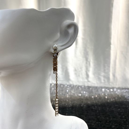 Christian Dior CD Classic Elegant Earrings Skin Brightening Jewelry