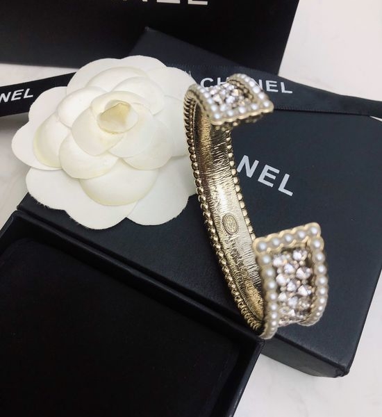Chanel Sparkling Bangle Hypoallergenic Durable Material