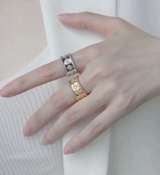Van Cleef & Arpels VCA Wide Kaleidoscope Pattern Elegant Ring