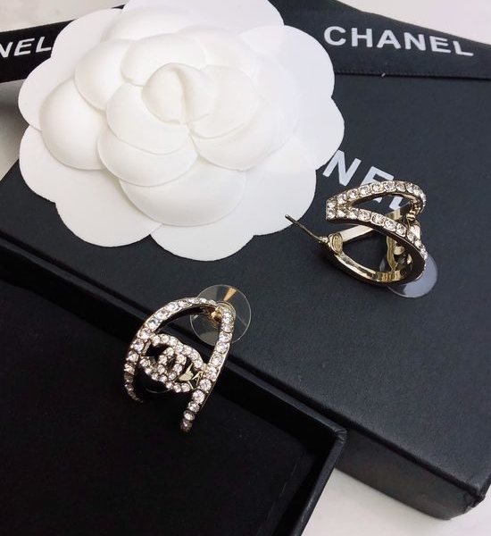 Chanel Elegant Retro Stud Earrings