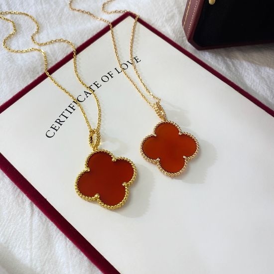 Van Cleef & Arpels VCA Carnelian Clover Necklace Versatile Wear Style