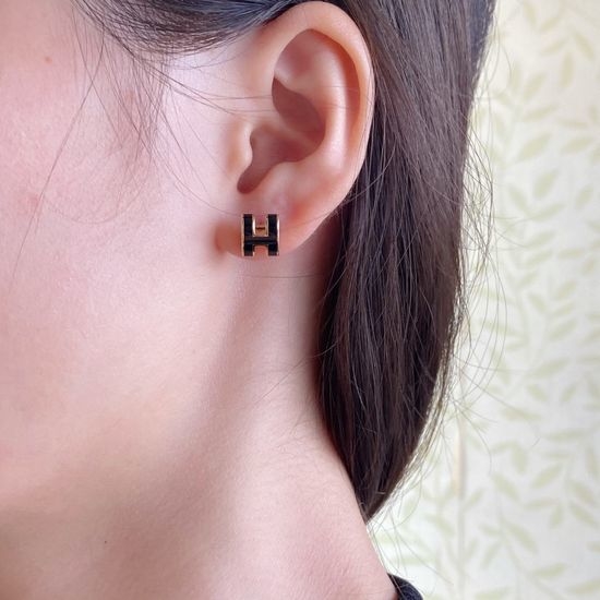 Hermes Enamel Stud Earrings Hypoallergenic Gold Material