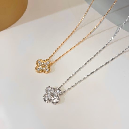 Van Cleef & Arpels VCA Sparkling Full Diamond Clover Necklace