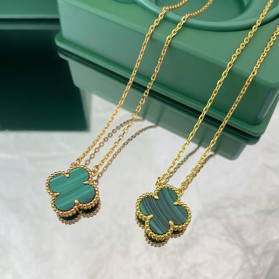 Van Cleef & Arpels VCA Clover Malachite Necklace