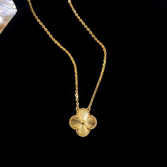 Van Cleef & Arpels VCA Yellow Gold Carved Clover Necklace