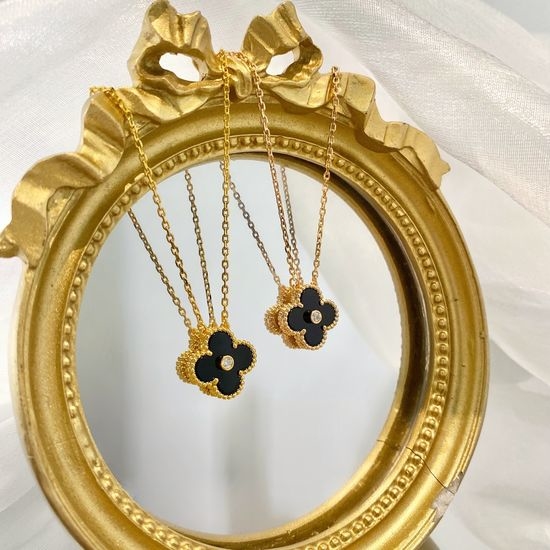 Van Cleef & Arpels VCA Diamond Clover Onyx Necklace