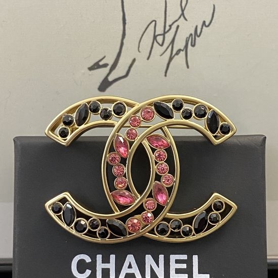 Chanel Elegant Brooch Fine Workmanship