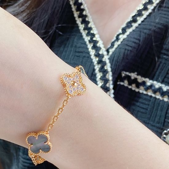 Van Cleef & Arpels VCA Clover Bracelet with Grey Shell and Diamonds