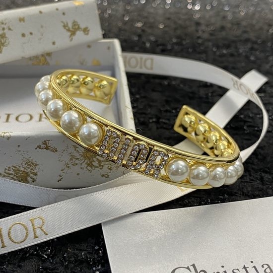Christian Dior CD Diamond Pearl Decorated Exquisite Bangle