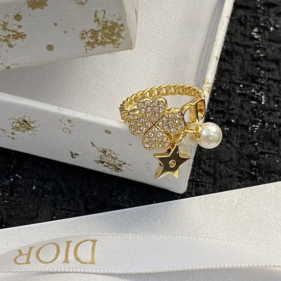 Christian Dior CD Elegant Clover Diamond Inlaid Ring