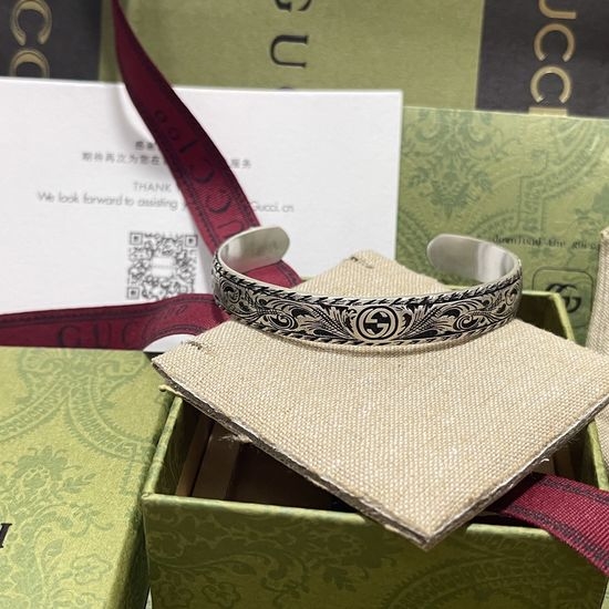 Gucci Double Tiger Head Bangle Bracelet