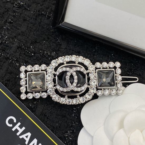 Chanel Elegant Hair Clip Fine Craftsmanship