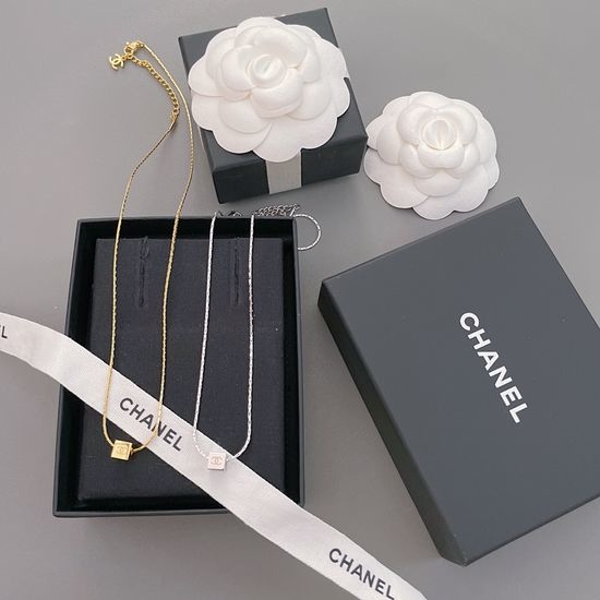 Chanel Vintage Square Pendant Necklace Classic Style