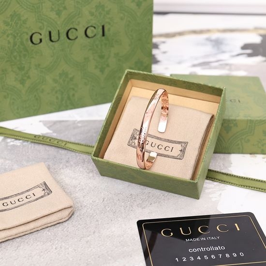 Gucci Classic Pattern Engraved Silver Bangle