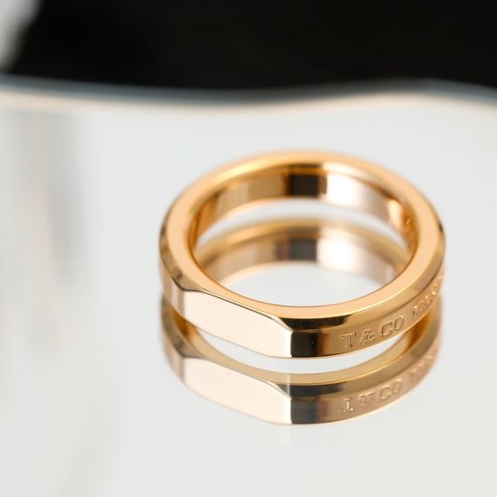 Tiffany & Co. Classic Exquisite Crafted Stackable Ring