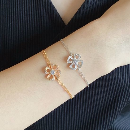 Bvlgari Blooming Flower Shape Diamond Bracelet
