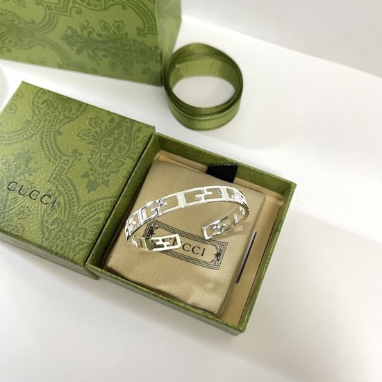 Gucci Double Tag Pendant Choker Bracelet