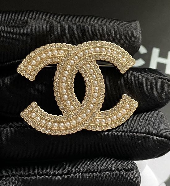 Chanel Pearl Inlaid Rhinestone Brooch