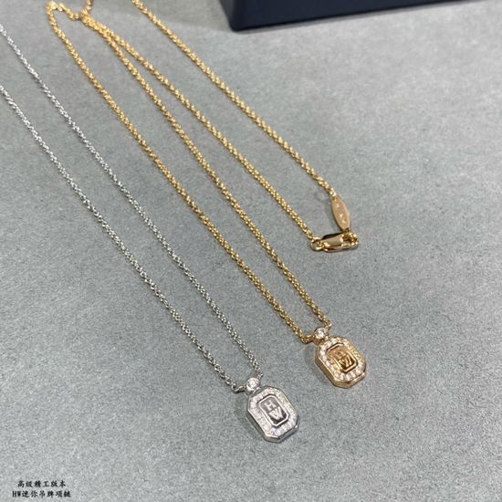 Harry Winston Luxury HW Mini Pendant Necklace