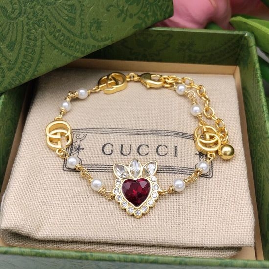 Gucci Heart Shape Necklace Bracelet Set