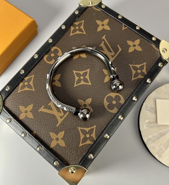 Louis Vuitton LV Classic Pattern Leather Bangle