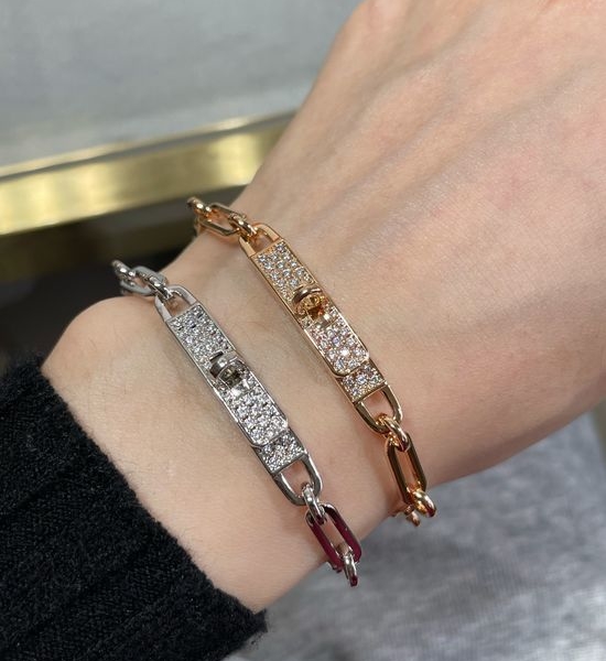 Hermes Thickened Button Bracelet With Inlaid Diamonds