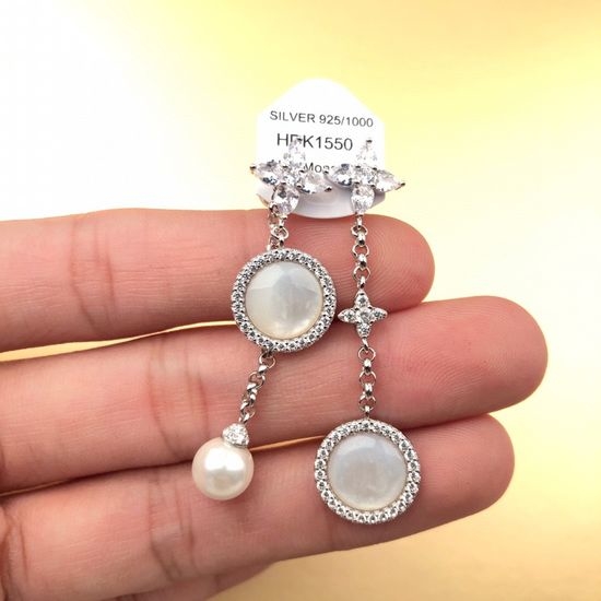 Apm monaco Asymmetric Mother-of-Pearl Pearl Earrings