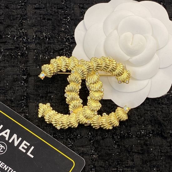 Chanel Shell Colored Rhinestone Brooch Elegant Ornament