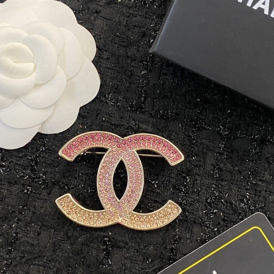 Chanel Gradient Pink Rhinestone Brooch Delicate Ornament