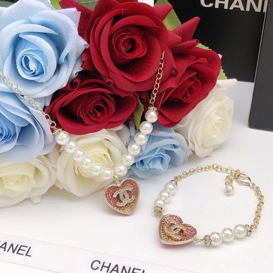Chanel Diamond Encrusted Heart Pearl Necklace