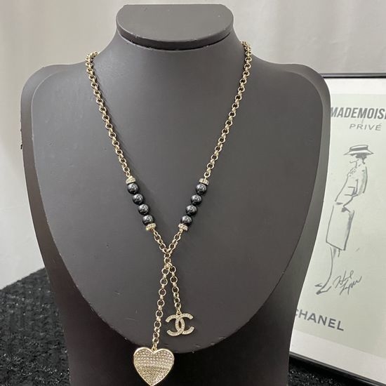 Chanel Gradient Black Heart Pendant Necklace