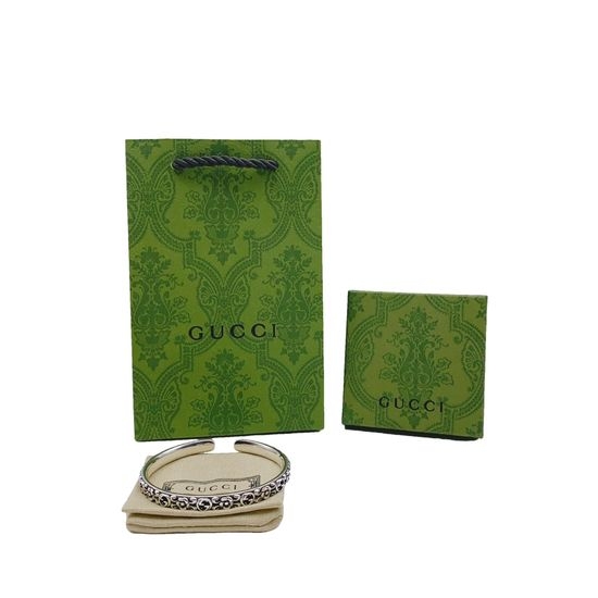 Gucci Vintage Floral Engraved Bangle
