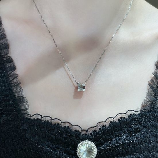 Chaumet Mini Honeycomb Pendant Necklace Layerable Jewelry