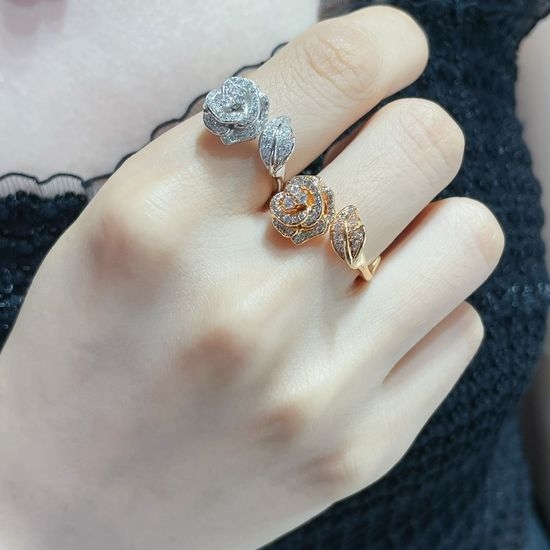 Christian Dior CD Elegant Rose Pattern Gold Ring