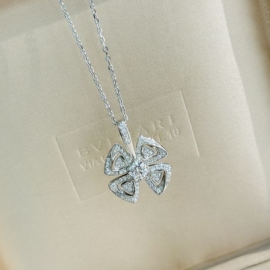 Bottega Veneta BV Four Leaf Clover Full Diamond Necklace