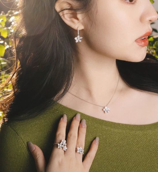 Graff Flower Cubic Zirconia Pendant Necklace
